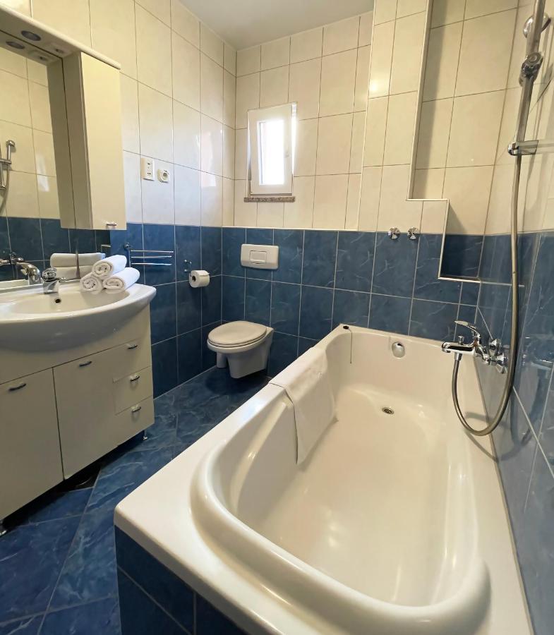 Apartments Stina Seget Vranjica Eksteriør billede