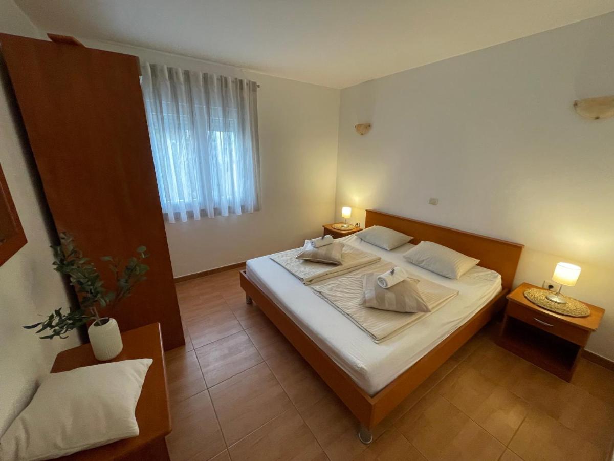 Apartments Stina Seget Vranjica Eksteriør billede
